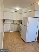 810 N Forklanding Rd-Unit -213 in Maple Shade, NJ - Foto de edificio - Building Photo