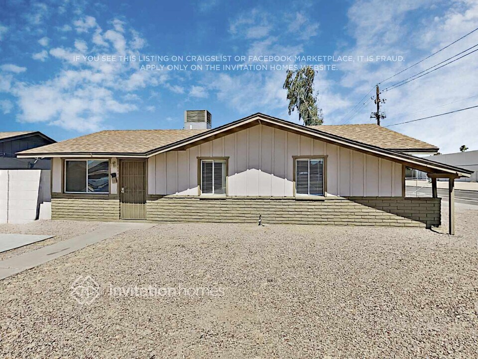 11401 N 25th Ave in Phoenix, AZ - Foto de edificio