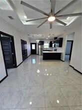 1024 N Blair Ave, Unit 2 in Edinburg, TX - Foto de edificio - Building Photo