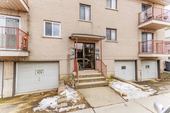 45 Saint Antoine St in Montréal, QC - Building Photo - Building Photo