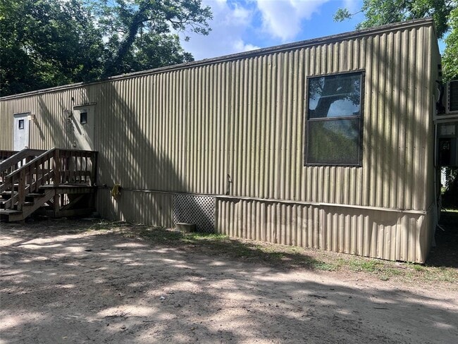 115 W Mulberry Ave in Wharton, TX - Building Photo - Building Photo