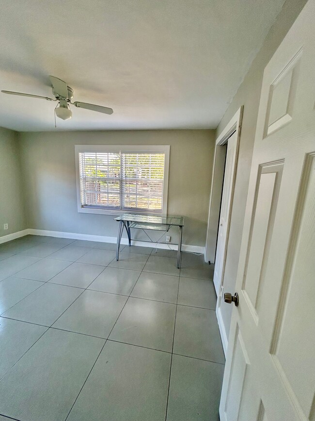 949 Ardmore Rd in West Palm Beach, FL - Building Photo - Building Photo