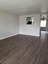 1135 W South Park Ave, Unit F in Oshkosh, WI - Building Photo - Building Photo