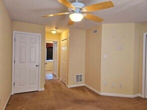 135 S Comanche Cluster in Virginia Beach, VA - Foto de edificio - Building Photo