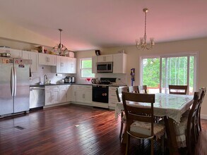 31 Michaelangelo St in Latham, NY - Building Photo - Building Photo