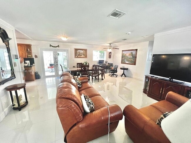 17955 NW 44th Ct in Miami Gardens, FL - Foto de edificio - Building Photo