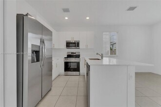 725 SE 14th Ct in Homestead, FL - Building Photo - Building Photo