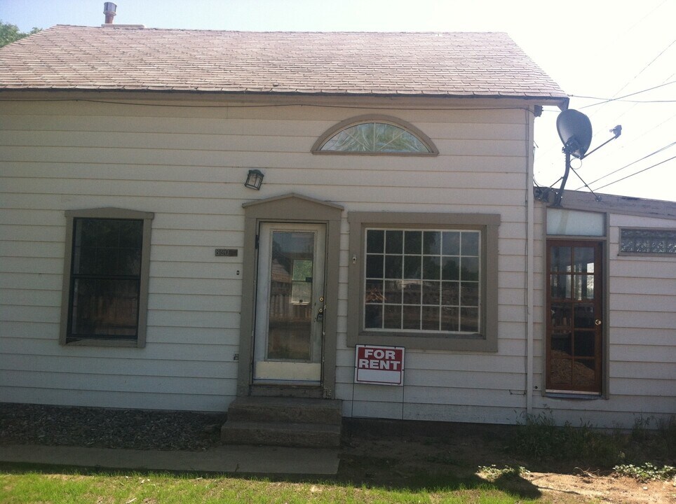 8190 Quebec St in Commerce City, CO - Building Photo