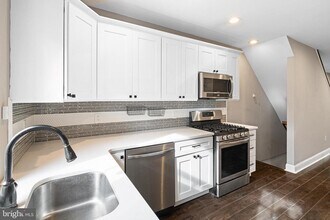 2050 Mountain St in Philadelphia, PA - Building Photo - Building Photo