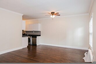 732 W Roscoe St, Unit 1N in Chicago, IL - Building Photo - Building Photo