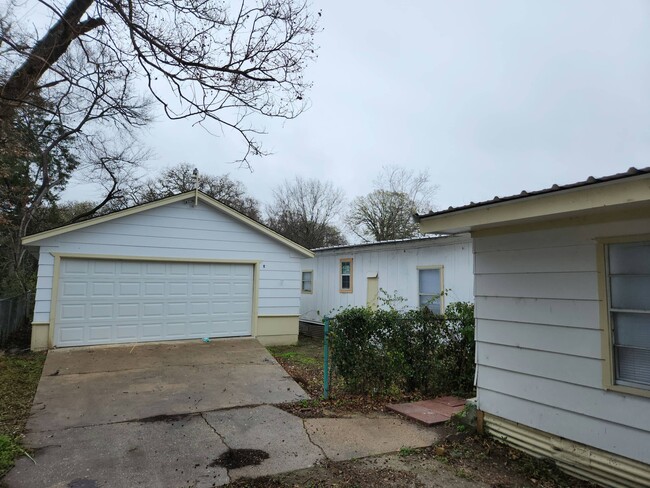 1099 Sandpiper in Kemp, TX - Foto de edificio - Building Photo