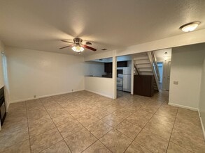 284 E El Paso Ave in Fresno, CA - Building Photo - Building Photo