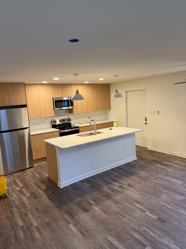Room in Apartment on Liberty St in Durham, NC - Building Photo - Building Photo