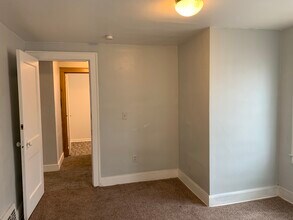 720 Roselawn Ave in Akron, OH - Foto de edificio - Building Photo