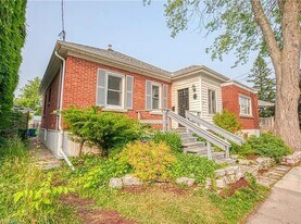 15 Balaclava St in Kingston, ON - Building Photo
