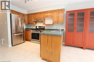 448 Harbour View Crescent in Waterloo, ON - Building Photo - Building Photo