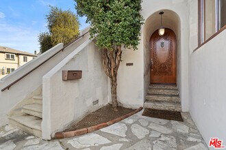 7972 Blackburn Ave in Los Angeles, CA - Building Photo - Building Photo
