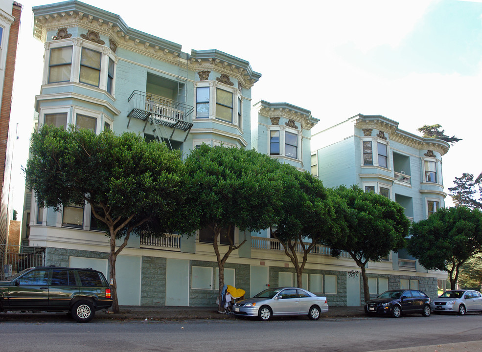 Stanyan at Oak in San Francisco, CA - Building Photo