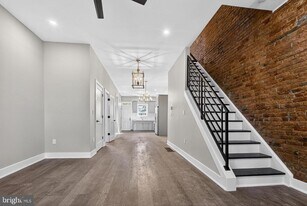 34 W Sharpnack St in Philadelphia, PA - Building Photo