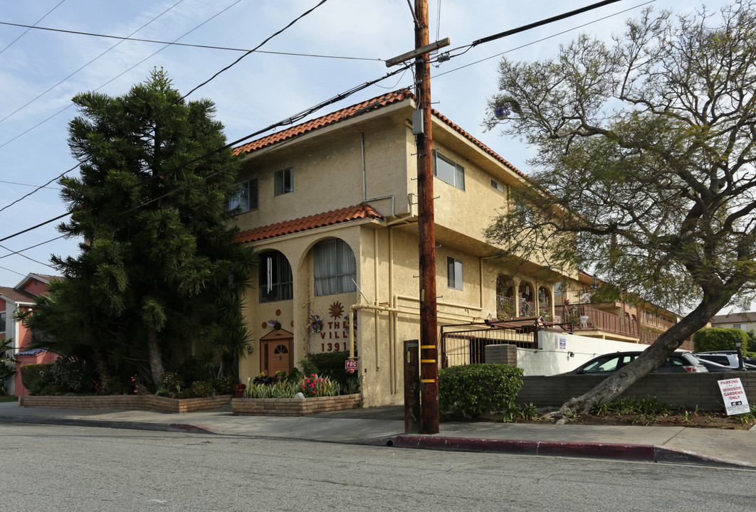 13916 Cerise Ave. in Hawthorne, CA - Building Photo