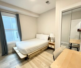 23 Newport St, Unit 2 in Boston, MA - Foto de edificio - Building Photo