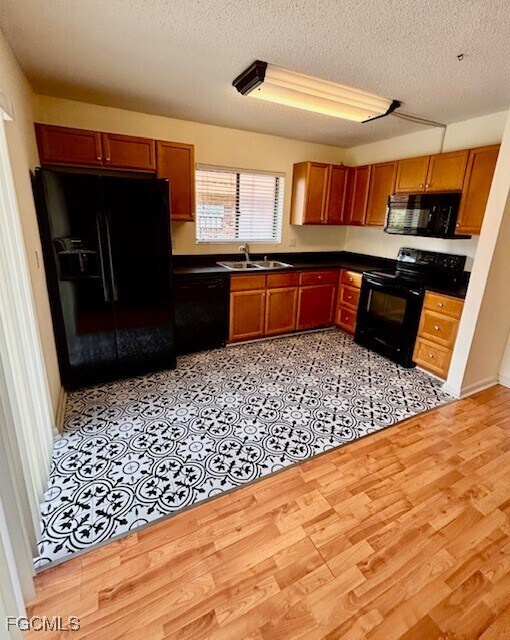 1408 Park Shore Cir in Ft. Myers, FL - Building Photo