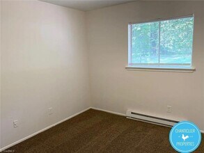 210 Woodnell St, Unit A in Greensboro, NC - Foto de edificio - Building Photo