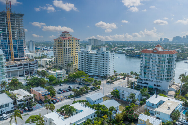 Versailles Condominiums in Fort Lauderdale, FL - Building Photo - Building Photo