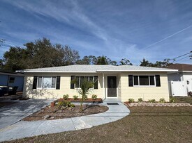 1002 Jeffords St in Clearwater, FL - Building Photo