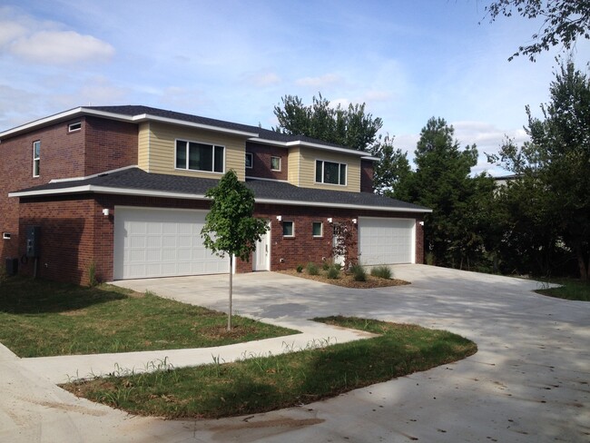 2716-2718 Wildwood Dr in Fayetteville, AR - Building Photo - Building Photo