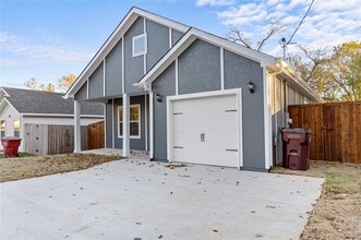 520 E 5th St in Bonham, TX - Building Photo - Building Photo