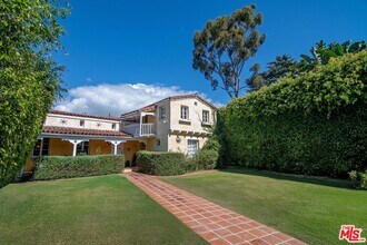731 San Vicente Blvd in Santa Monica, CA - Foto de edificio - Building Photo