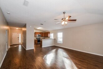 590 Chancellor Dr W in Jacksonville, FL - Building Photo - Building Photo