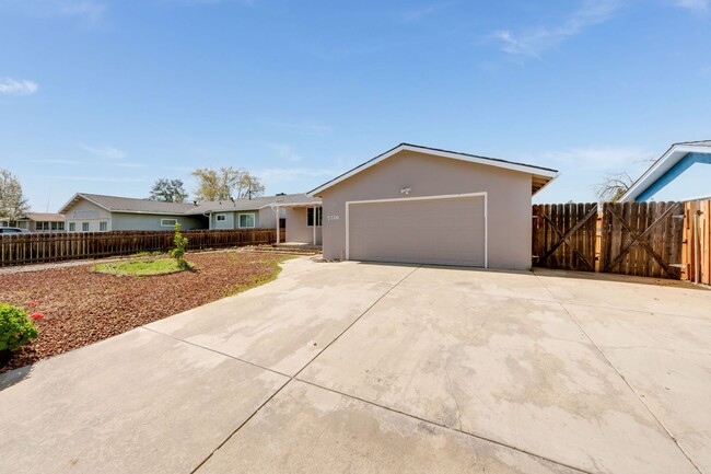7726 Laurie Way in Sacramento, CA - Building Photo - Building Photo