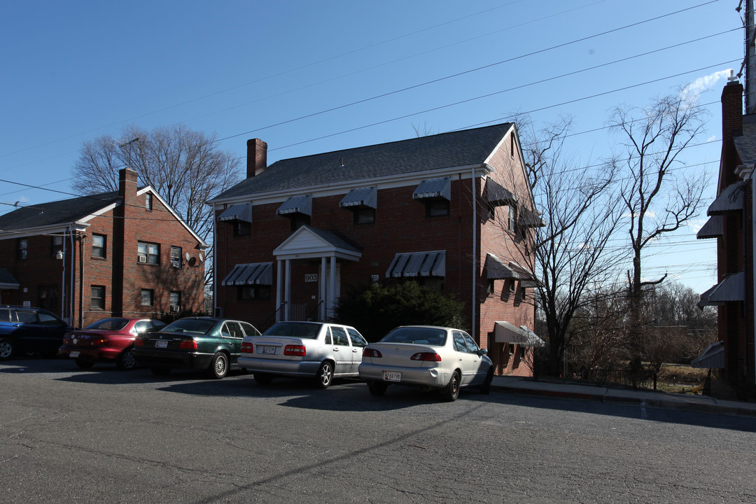 903 Fairview Ave in Takoma Park, MD - Building Photo