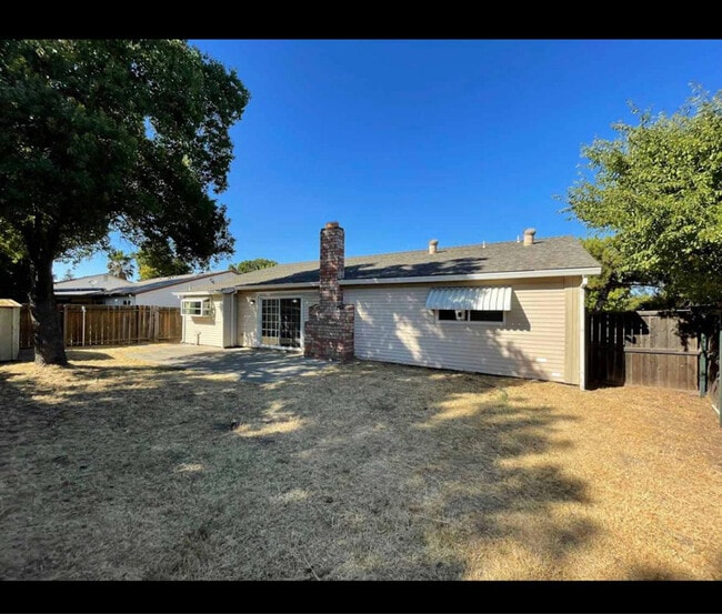 7401 Blackthorne Way in Citrus Heights, CA - Building Photo - Building Photo