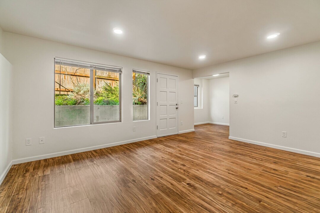 4513 Fremont Ave N in Seattle, WA - Building Photo
