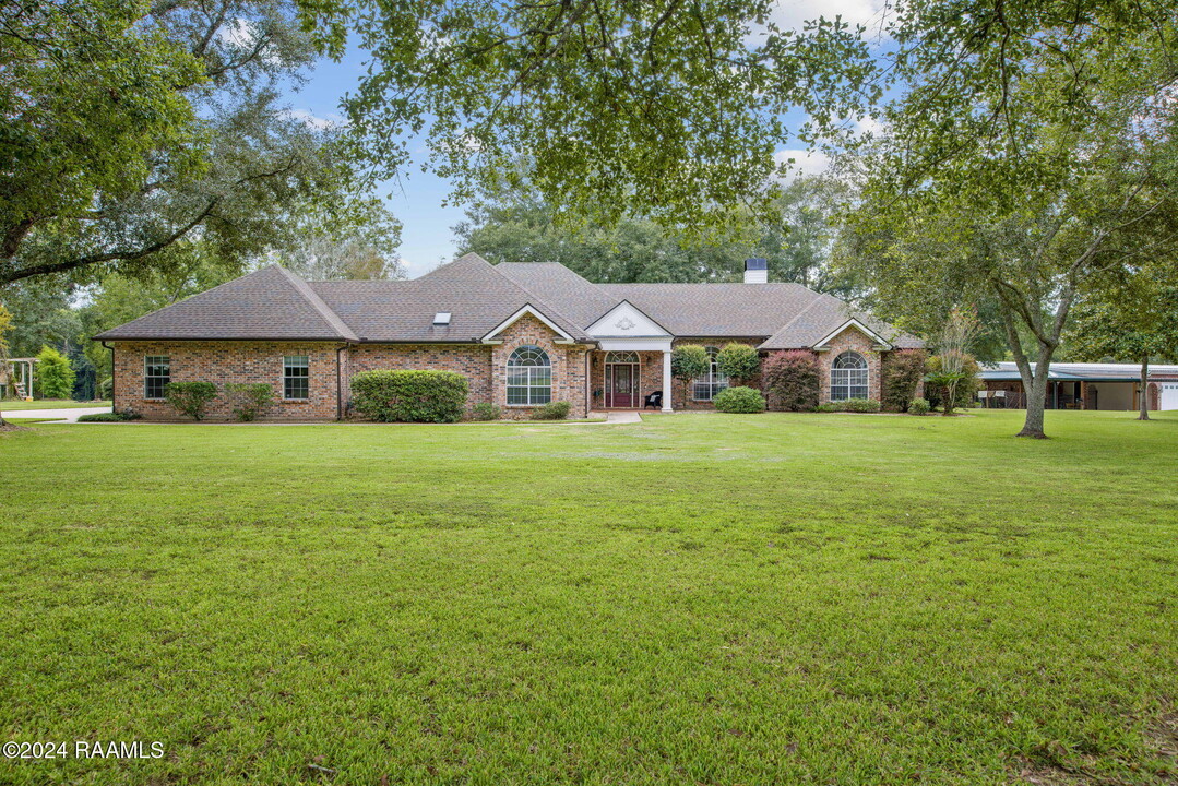 313 Lepinay Rd in Lafayette, LA - Foto de edificio