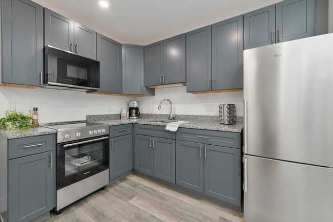 585 Essex St in Lynn, MA - Building Photo - Building Photo