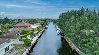 2591 NE 55th Ct in Fort Lauderdale, FL - Foto de edificio - Building Photo