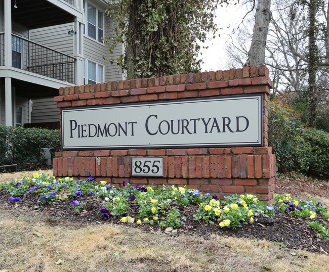 Piedmont Courtyard in Atlanta, GA - Foto de edificio - Building Photo