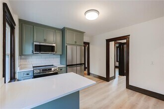 65 Burton St in Bristol, RI - Building Photo - Building Photo