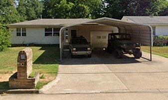 705 E Park St in Claremore, OK - Building Photo