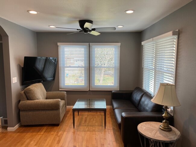 1124 Emerald St, Unit 2 in Madison, WI - Building Photo - Building Photo