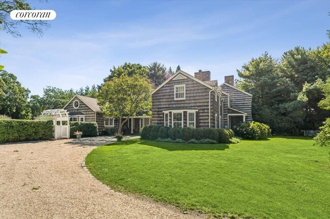 20 Quogue St in Quogue, NY - Building Photo - Building Photo