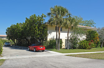 245 NW 19th St in Boca Raton, FL - Building Photo - Building Photo