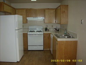 Canyon Creek Apartments in Palmdale, CA - Building Photo - Building Photo