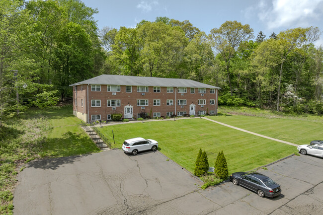 134 S Brooksvale RD in Cheshire, CT - Building Photo - Building Photo