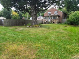 27 Taft Ave in Newburgh, NY - Building Photo