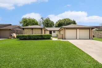 2513 Harpers Ferry Crossing in League City, TX - Building Photo - Building Photo
